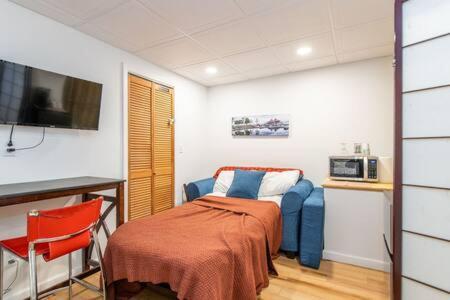 Cozy Private Apt Near Downtown Burlington Exterior photo